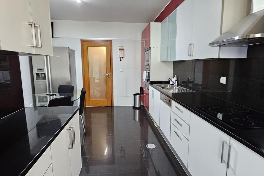 Apartment Vista Mar - Ac, Pool & Gym Funchal (Madeira)
